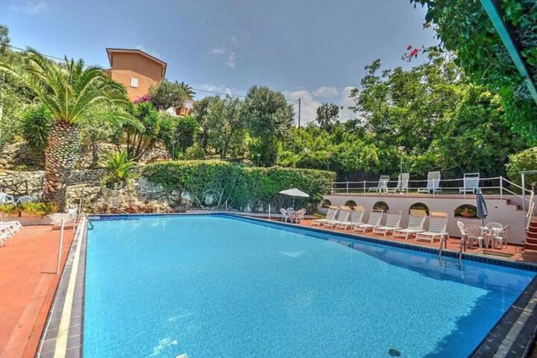 Un Paradiso A Sorrento Con Piscina 마사루브렌세 외부 사진